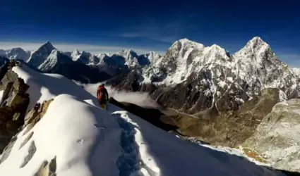 lobuche-peak