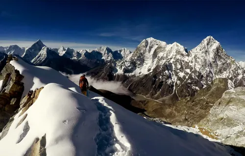 lobuche-peak